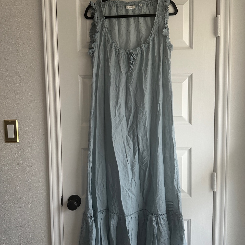 Doen - elegant Blue nightgown.